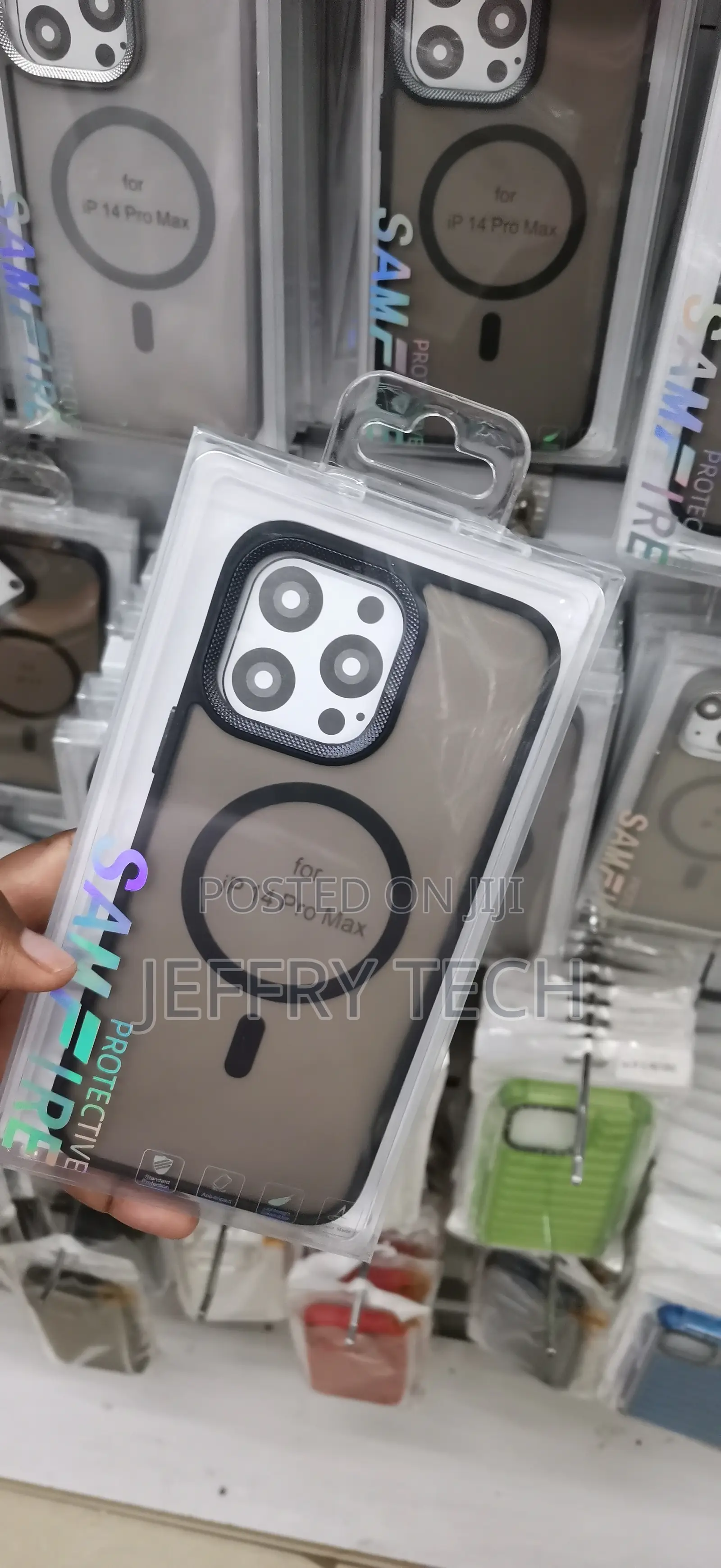iPhone 14 Pro Max, Raised Guards Around the Camera Lense Cover