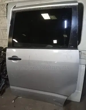 Sliding Left Door Toyota Noah Zrr60