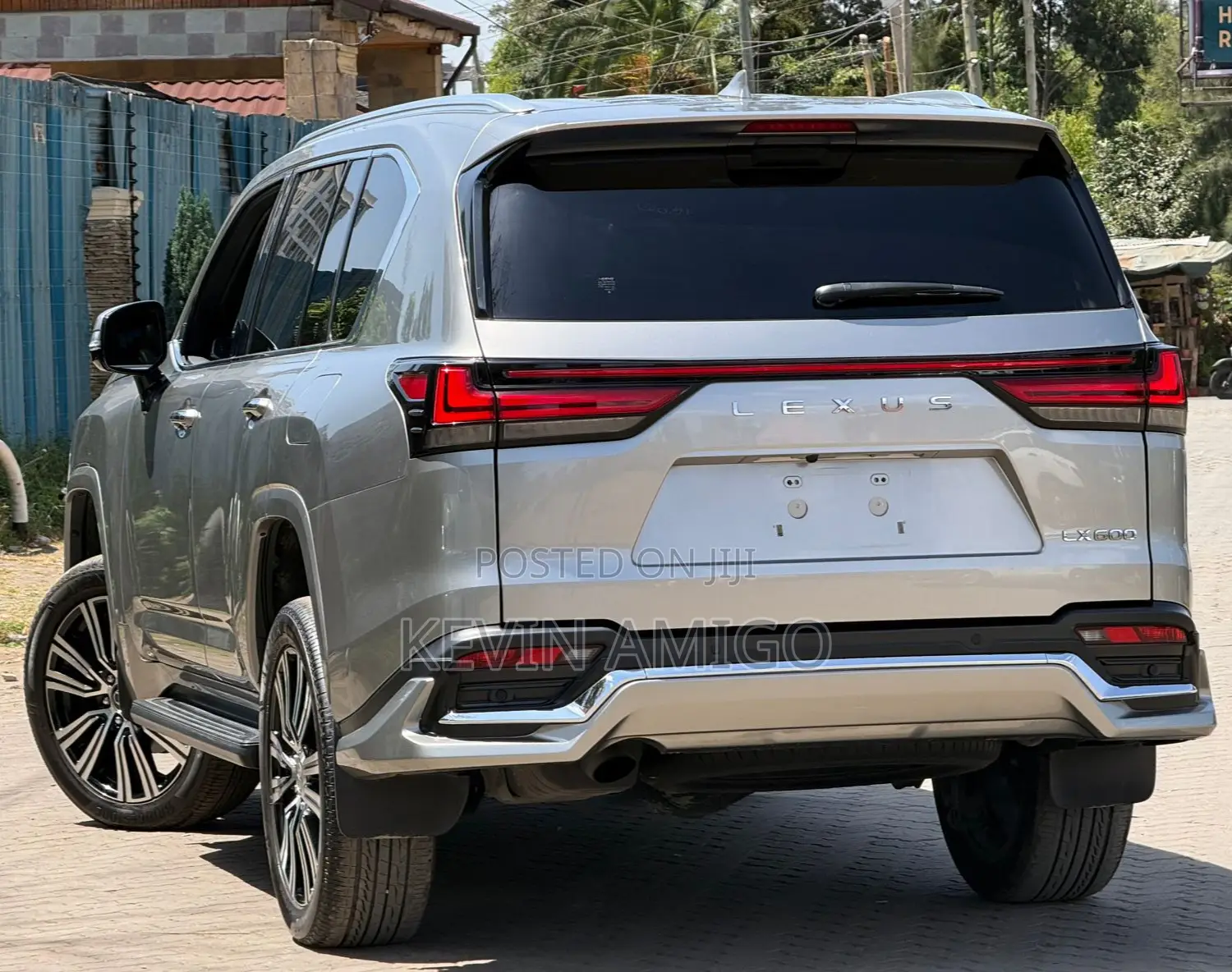 Lexus LX 600 2022 Gold