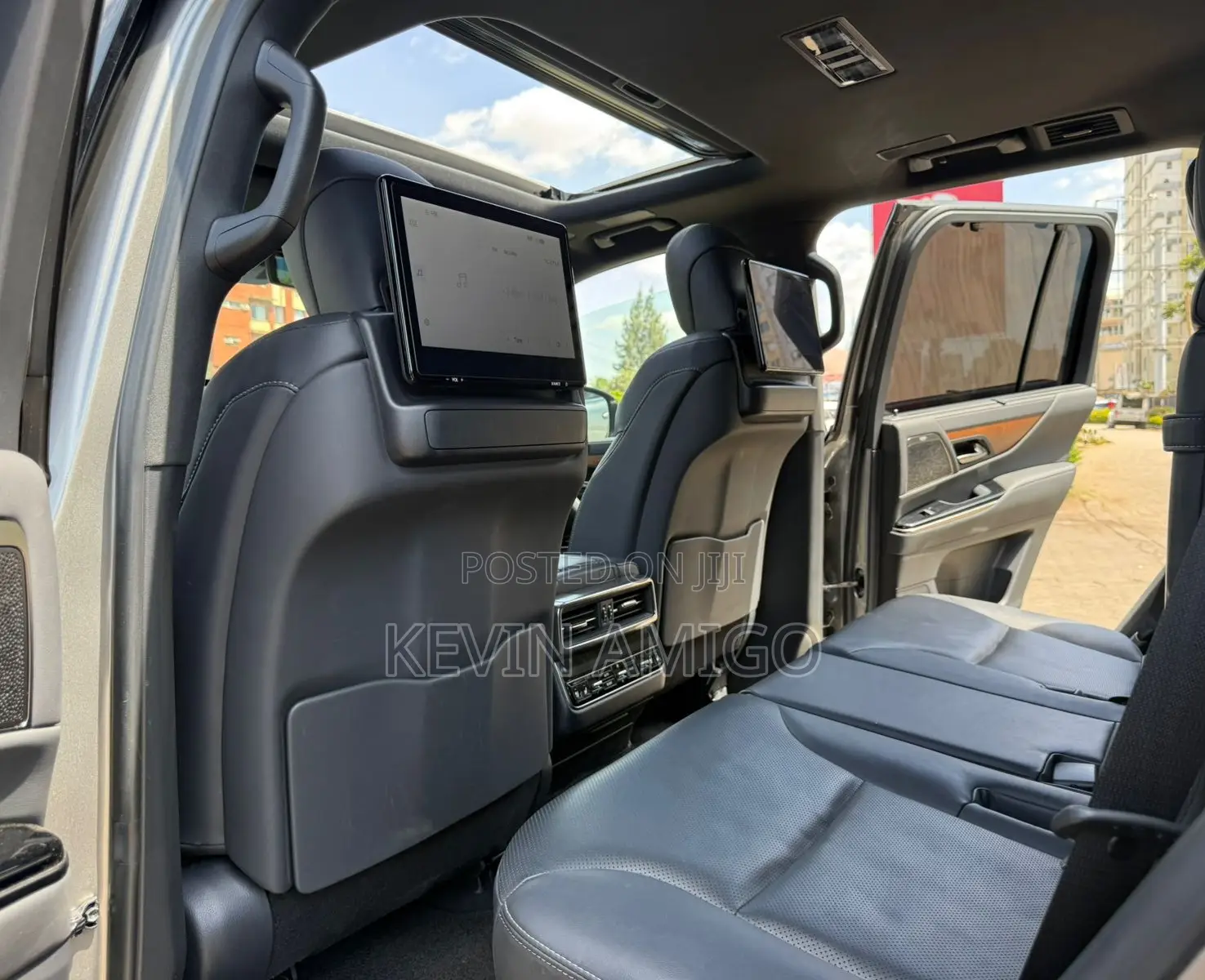 Lexus LX 600 2022 Gold