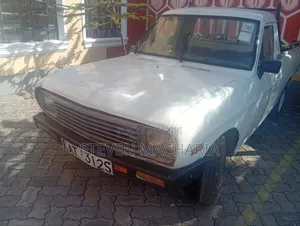 Nissan Pick-Up 1997 White