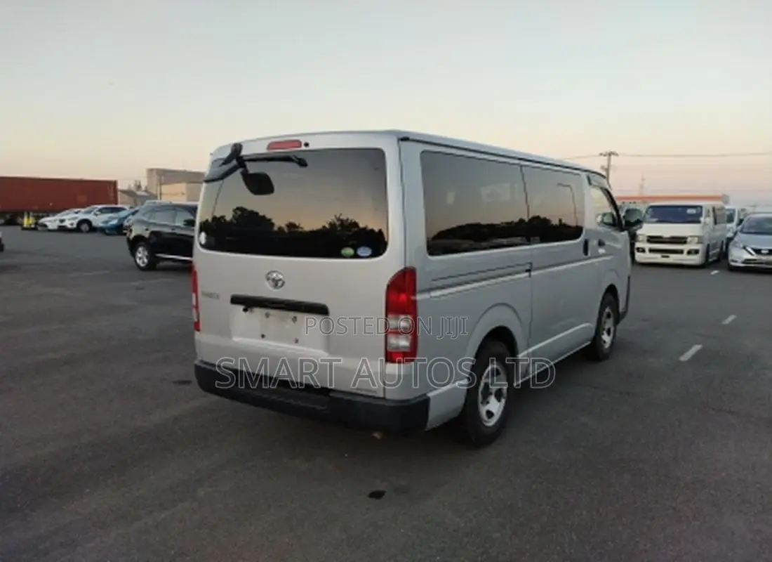 Toyota HiAce 2018
