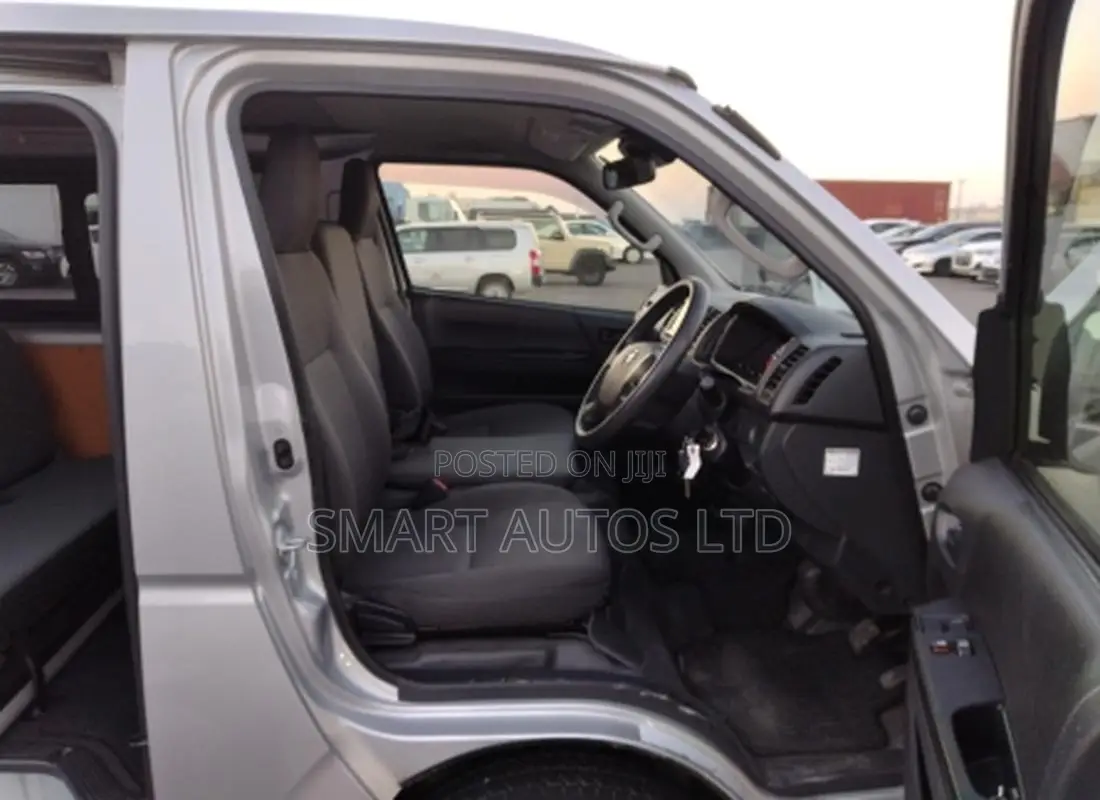 Toyota HiAce 2018