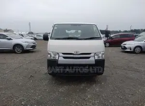 Toyota HiAce 2019 White