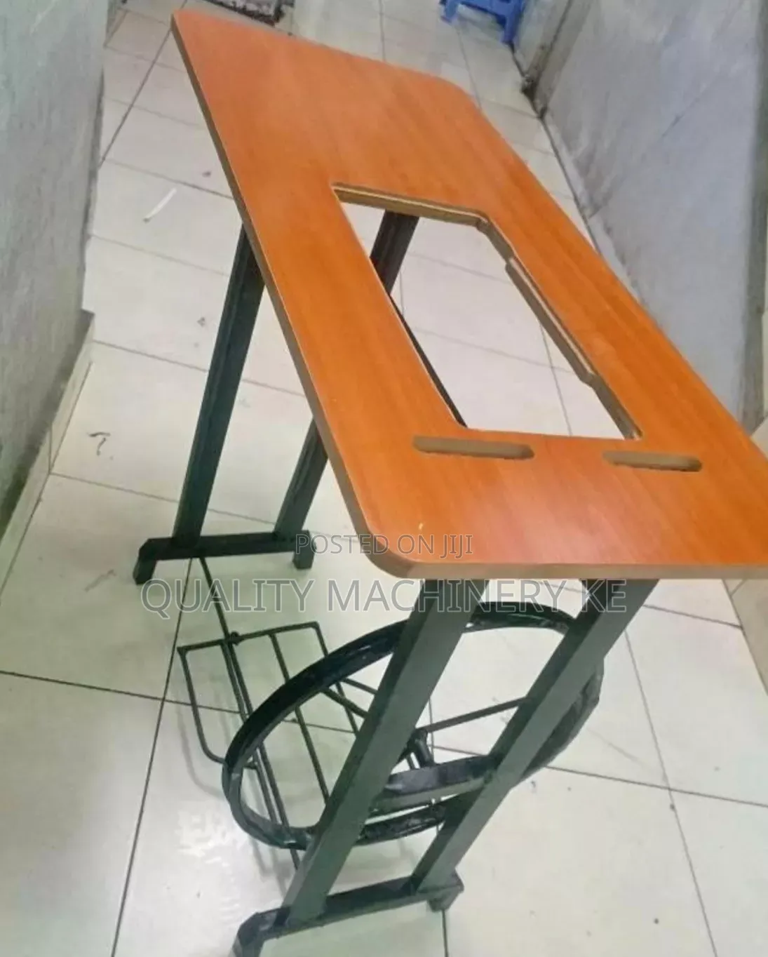 High-quality Singer Sewing Machine With Local Table