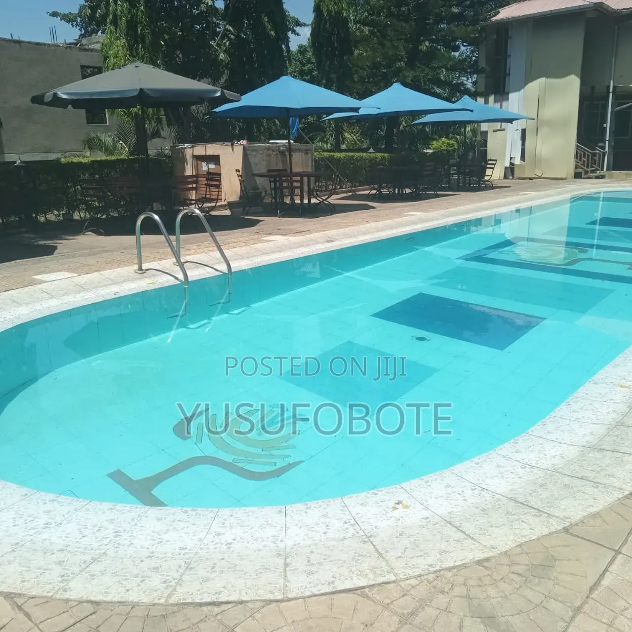 Pool Cleaning and Maintenance Services