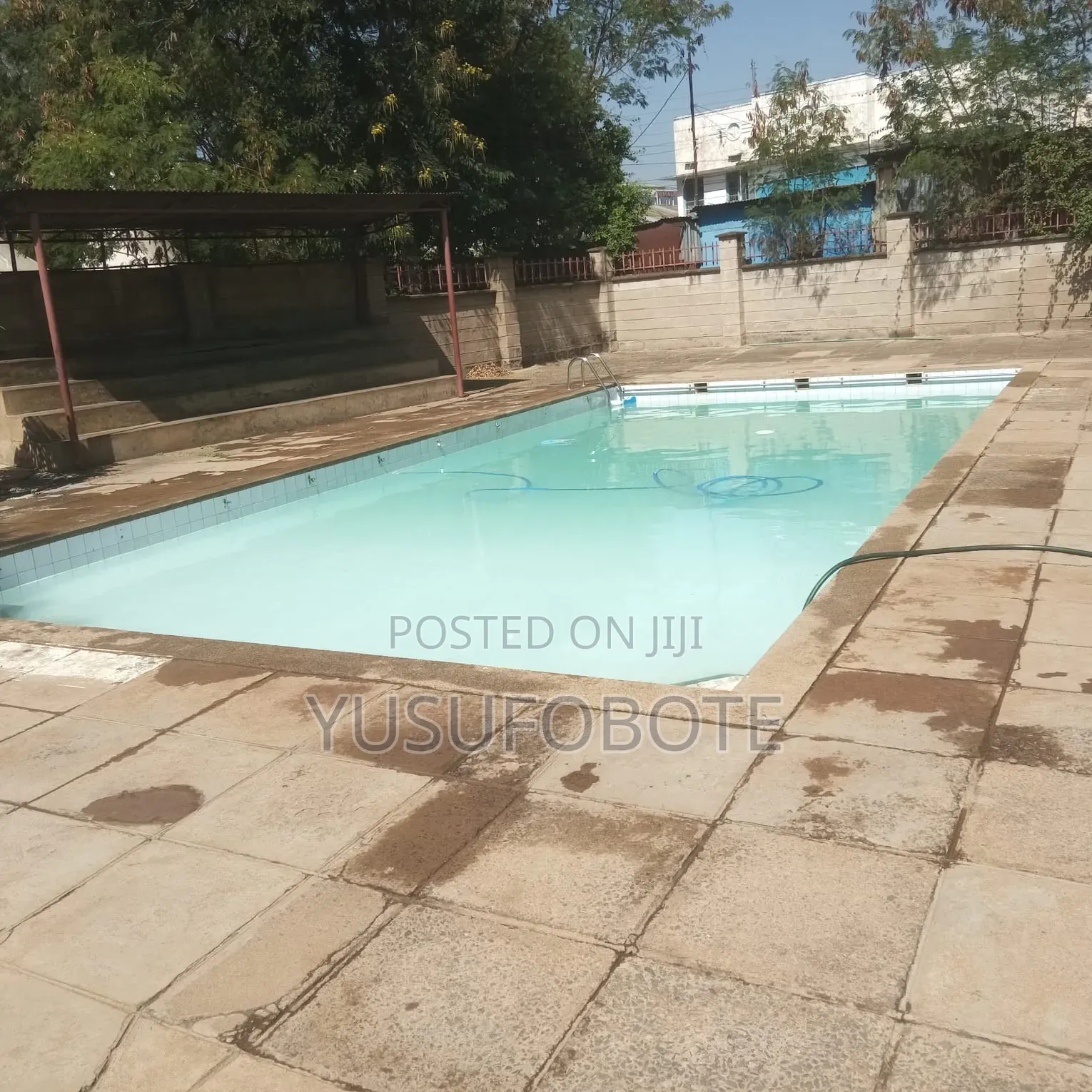 Pool Cleaning and Maintenance Services