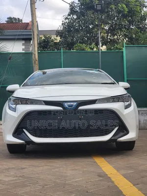 Toyota Corolla SE (1.8L 4cyl 6M) 2019 White