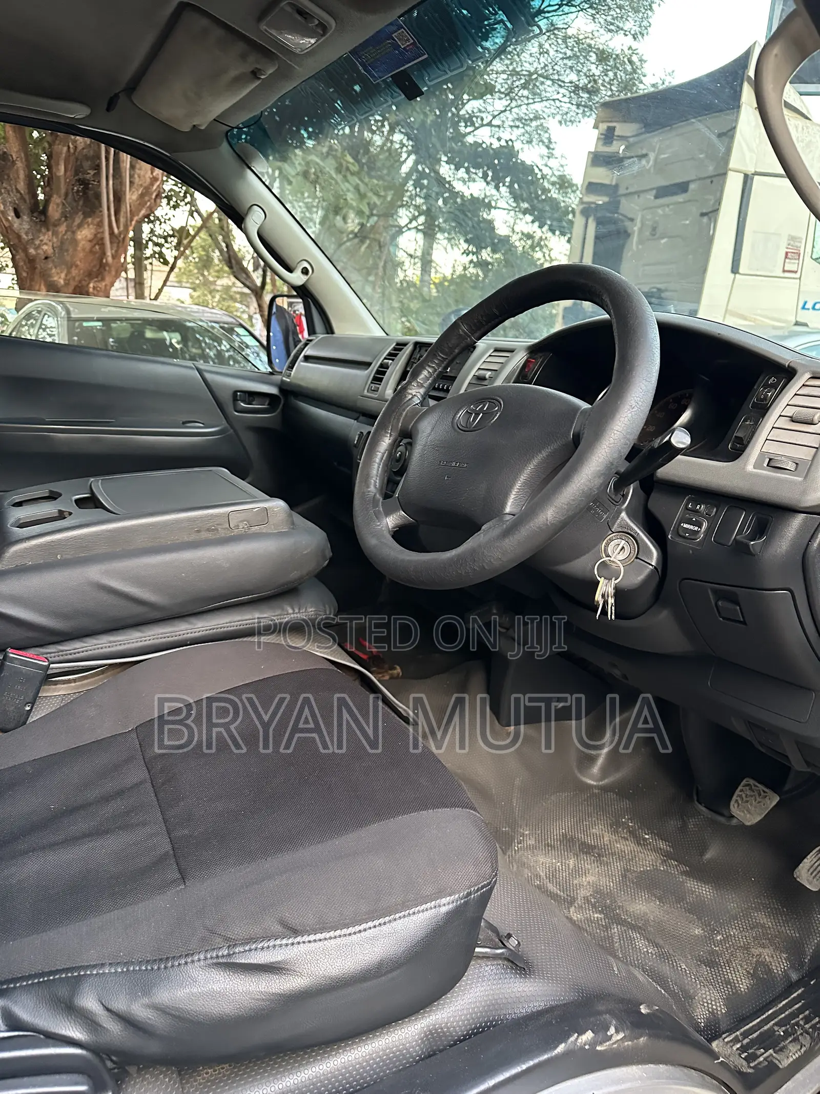 Toyota HiAce 2012 Silver