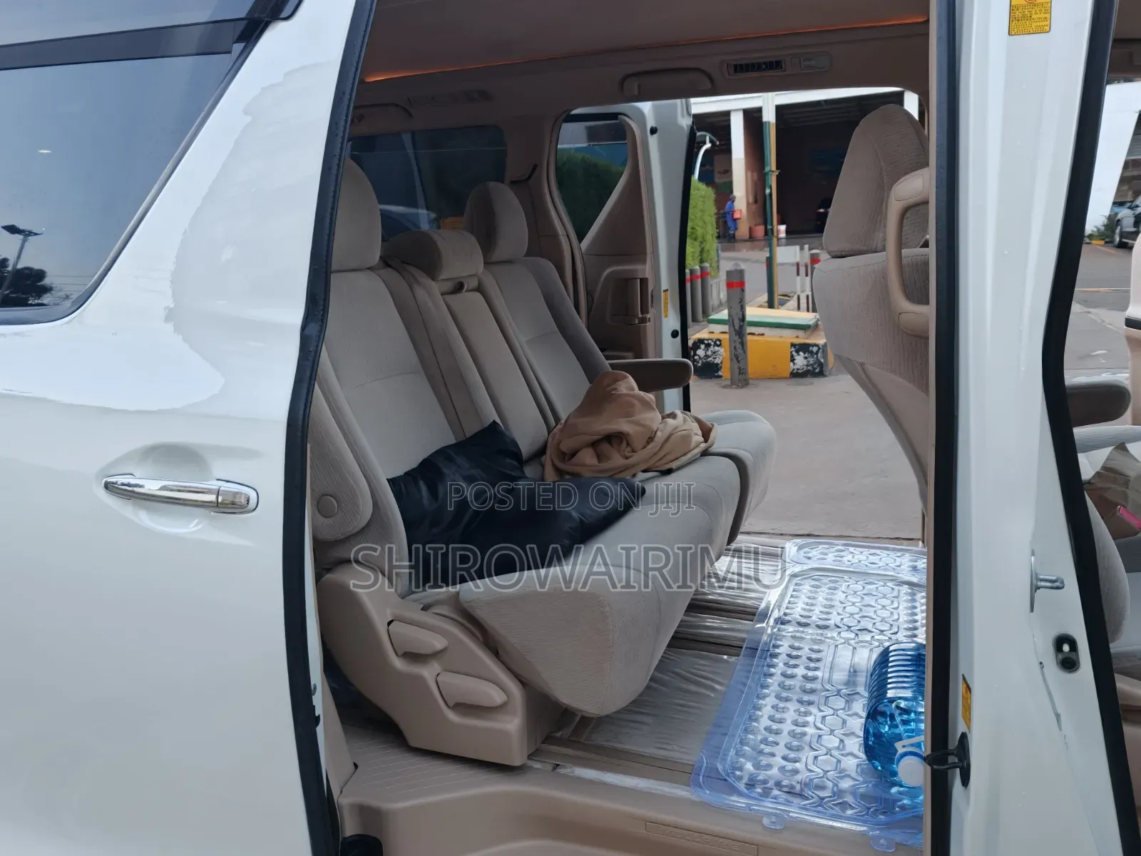 Toyota Vellfire 2013 Off white