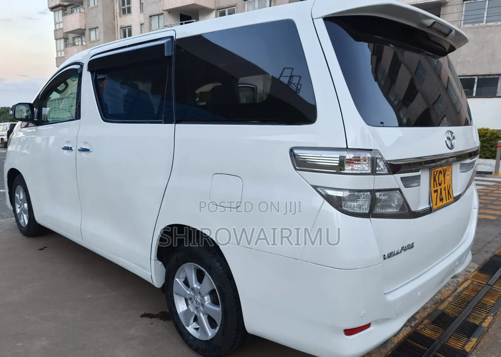 Toyota Vellfire 2013 Off white