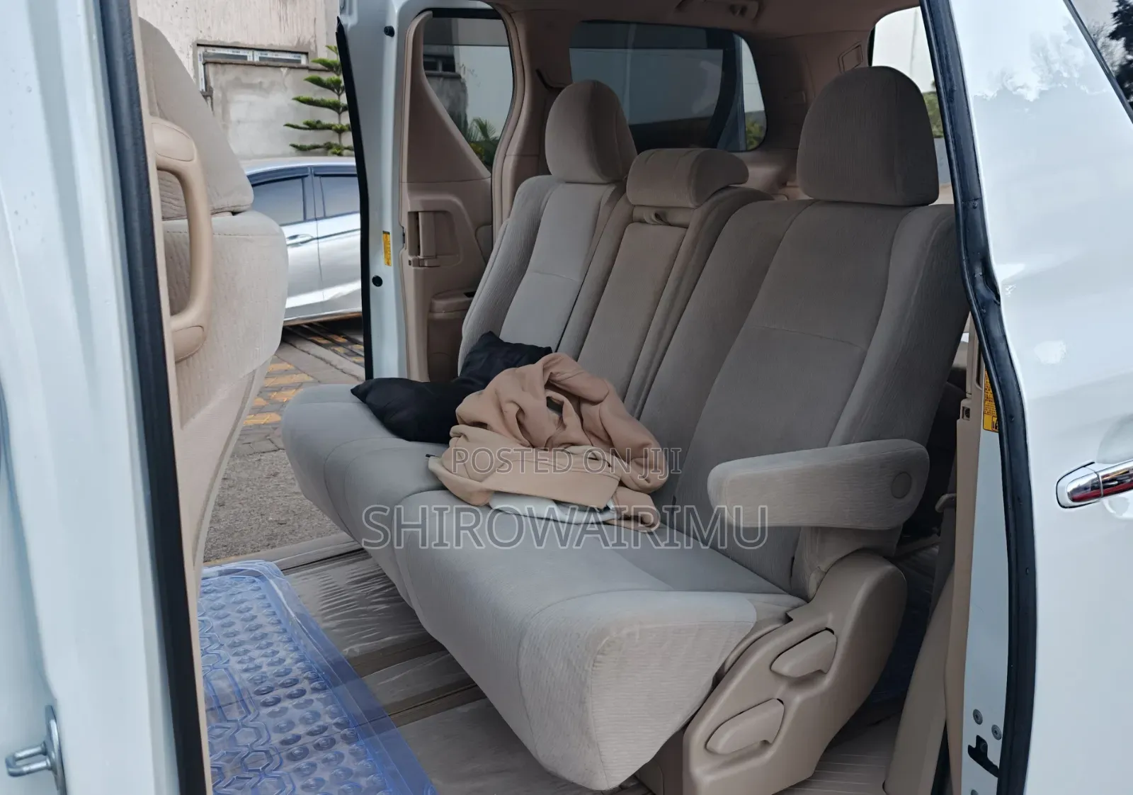 Toyota Vellfire 2013 Off white