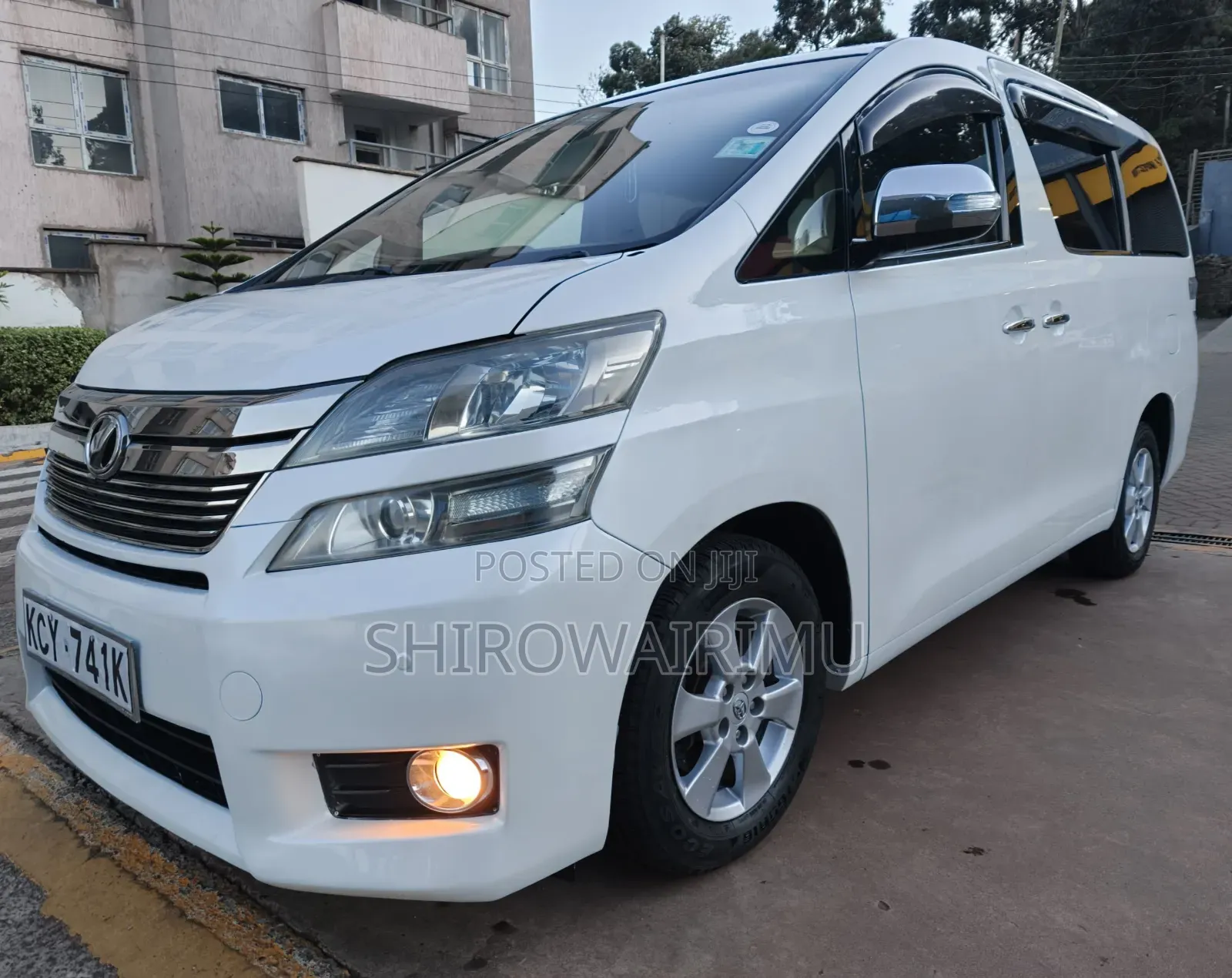 Toyota Vellfire 2013 Off white