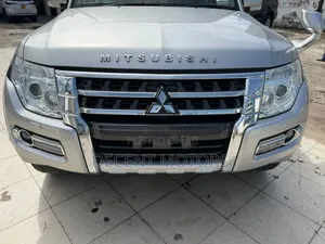 Mitsubishi Pajero 2019 Silver