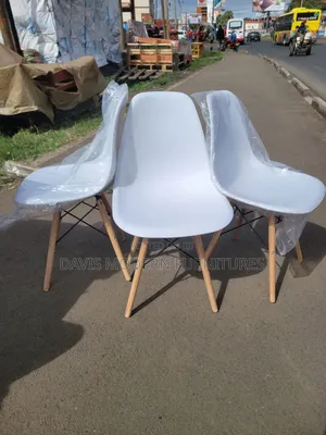 Plastic Chairs With Wooden Legs
