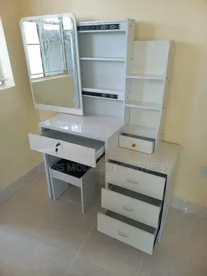White Glossy Dinning Table