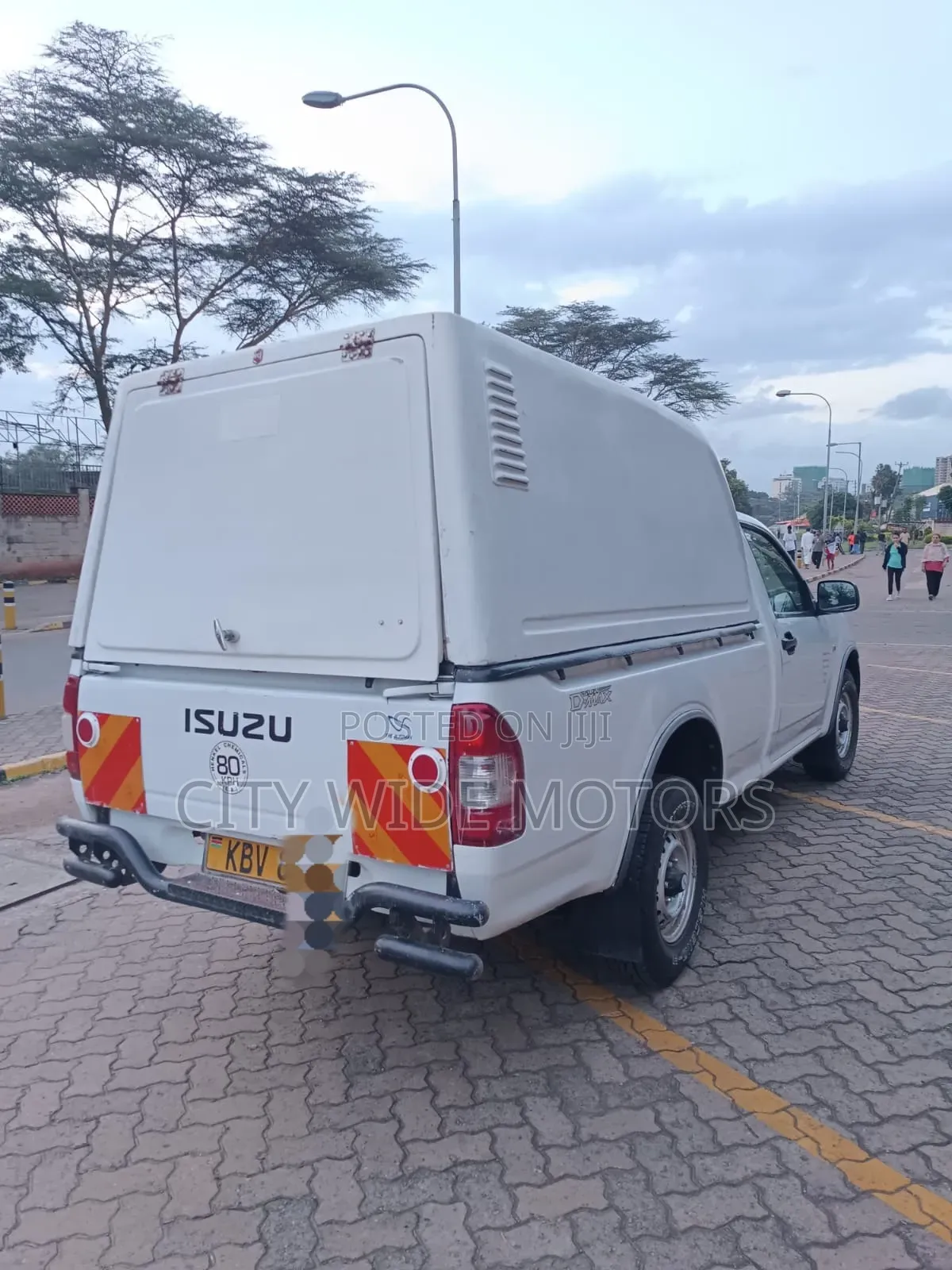 Isuzu D-MAX 2012 White