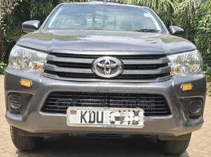 Toyota Hilux 2024 Gray