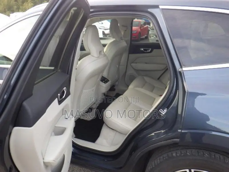 Volvo XC60 2019 Blue