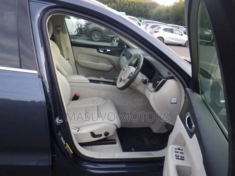 Volvo XC60 2019 Blue