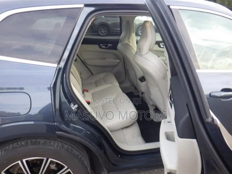 Volvo XC60 2019 Blue