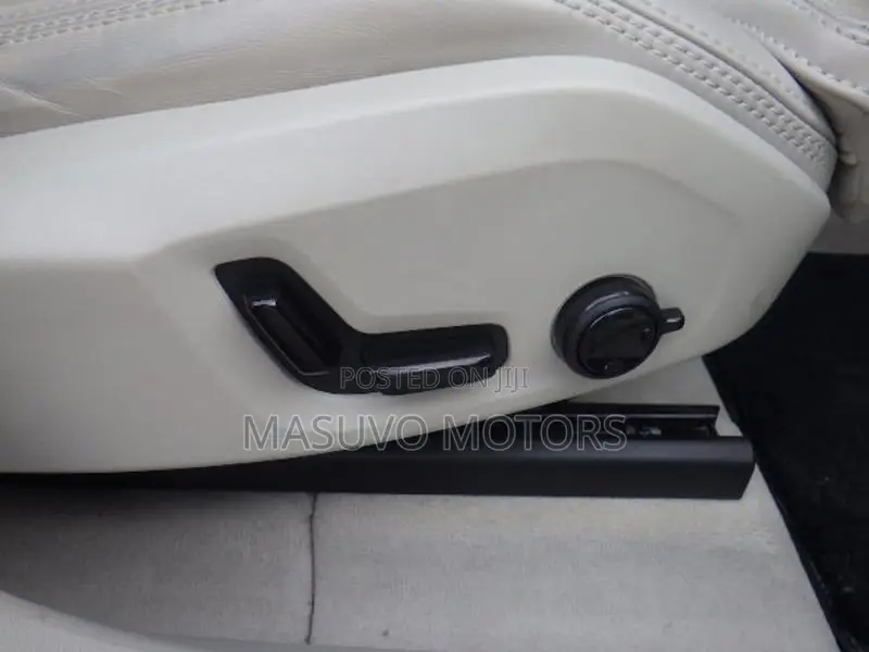 Volvo XC60 2019 Blue
