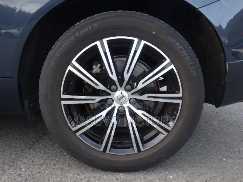 Volvo XC60 2019 Blue