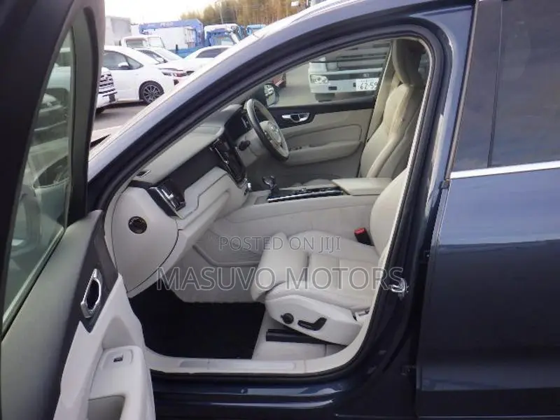 Volvo XC60 2019 Blue