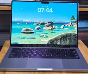 Laptop Apple MacBook Pro 2023 M3 8GB Apple M3 SSD 512GB
