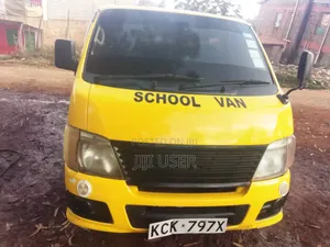 Nissan Caravan (Urvan) 2009 Yellow