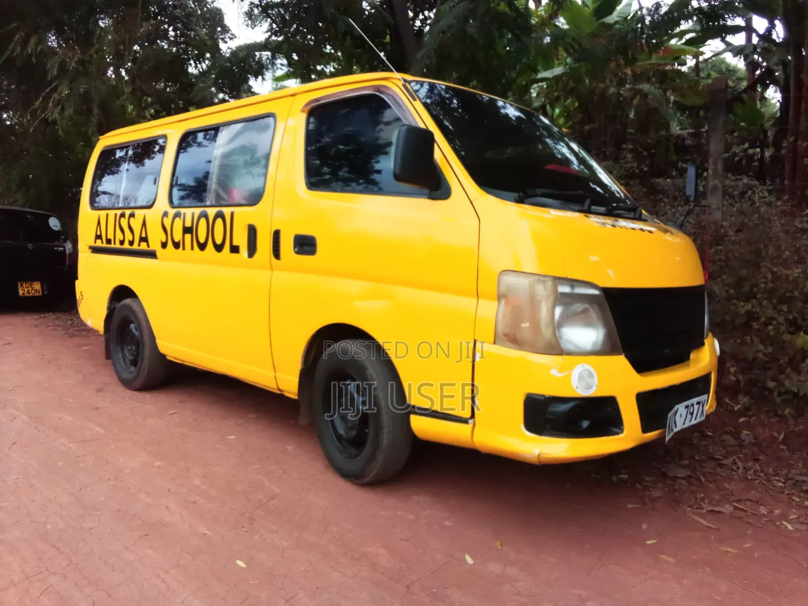 Nissan Caravan (Urvan) 2009 Yellow