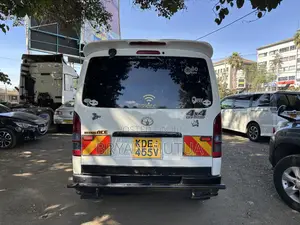 Toyota HiAce 2014 White