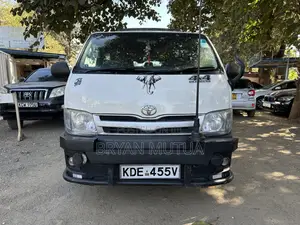 Toyota HiAce 2014 White