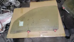 Door Glass Toyota Regius Front Left