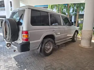 Mitsubishi Pajero 2011 Silver