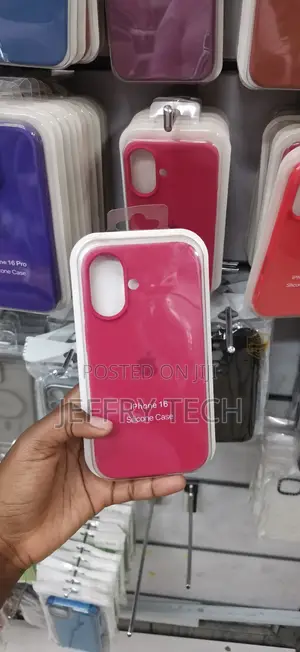 iPhone 16 Pill-Shaped Camera Cutout Cover-Silicone