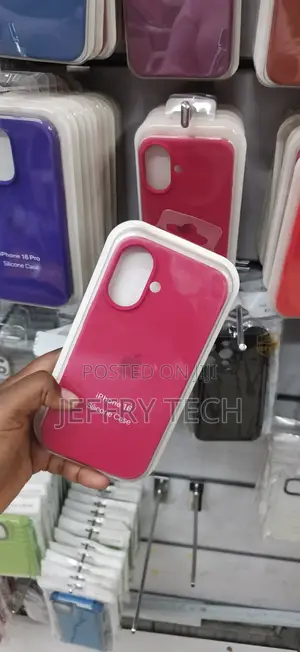 iPhone 16 Pill-Shaped Camera Cutout Cover-Silicone
