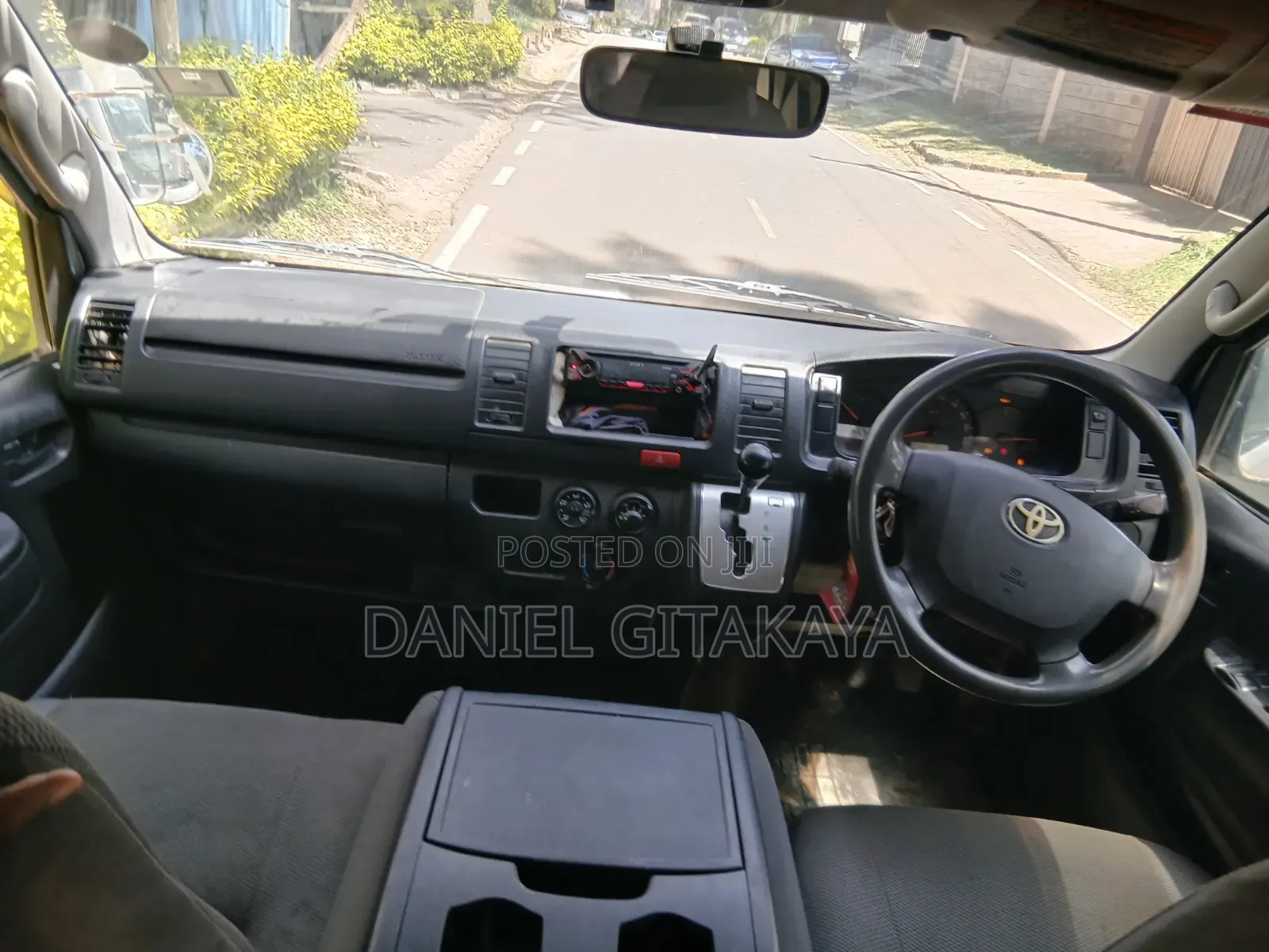 Toyota HiAce 2015 White