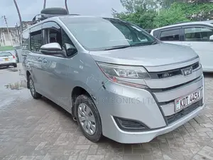 Toyota Noah 2017 Silver