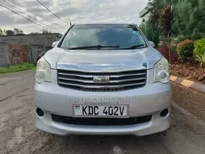 Toyota Noah 2013 Silver