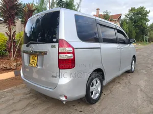 Toyota Noah 2013 Silver