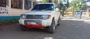 Mitsubishi Pajero 2009 White