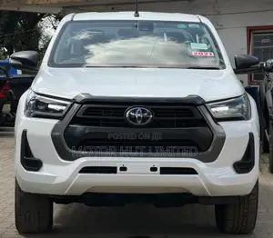 Toyota Hilux 2021 White