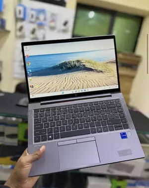 Laptop HP ZBook Firefly G8 16GB Intel Core i7 SSD 512GB