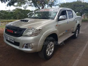 Toyota Hilux 2008 Gold