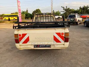Mitsubishi L200 1999 Beige