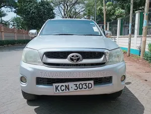 Toyota Hilux 2010 Silver