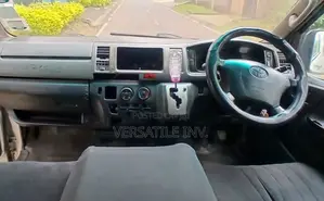Toyota HiAce 2013 White