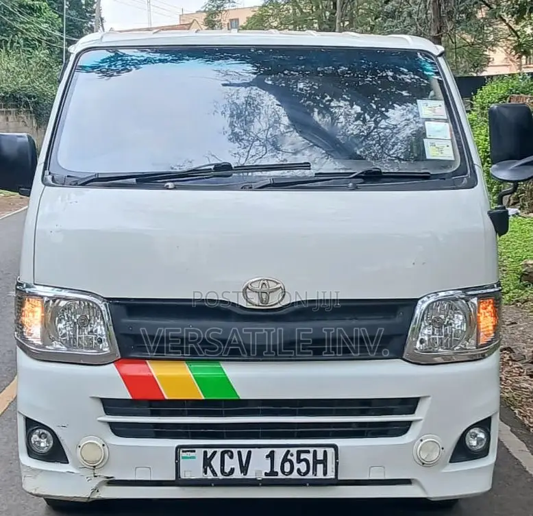 Toyota HiAce 2013 White