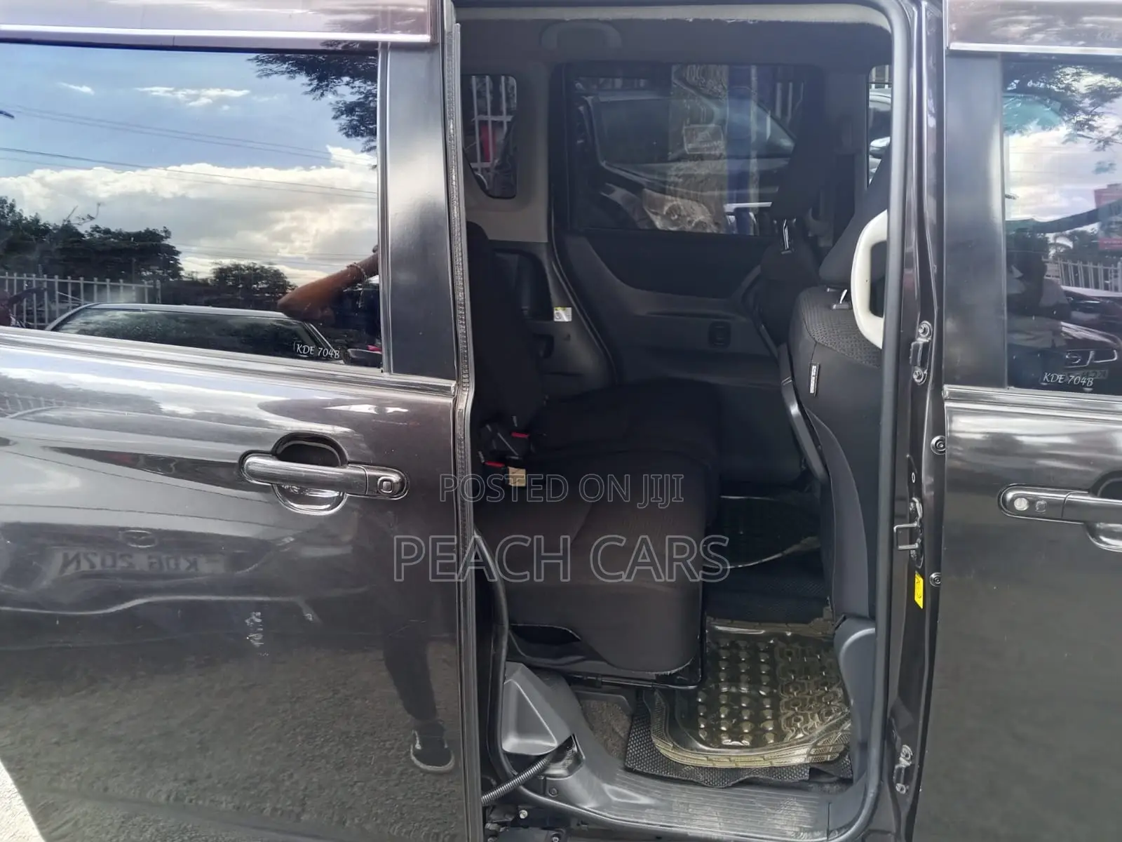Mitsubishi Delica 2014 Black